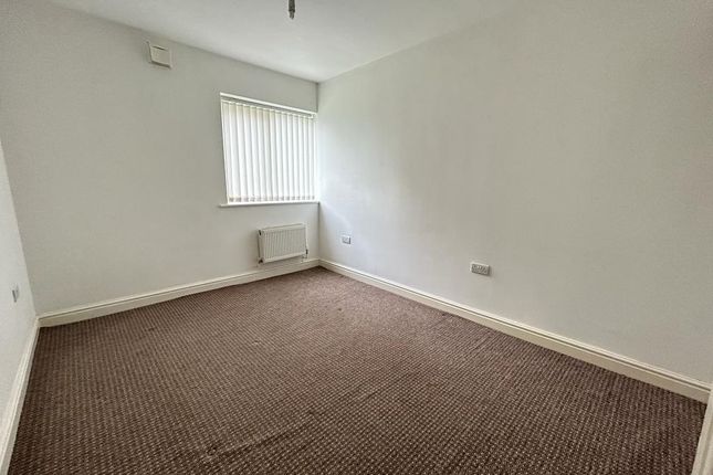 Flat for sale in New Chester Road, Birkenhead