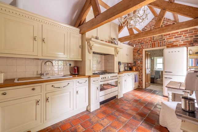 Magnolia Cottage, Britwell Gardens, Burnham photo 3