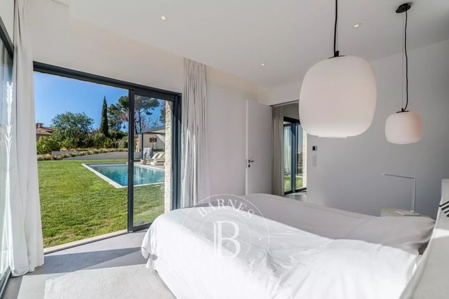 Villa for sale in Roquefort-Les-Pins, 06330, France