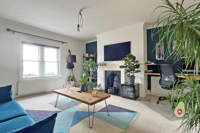 Flat for sale in Castle Hill, Reading
