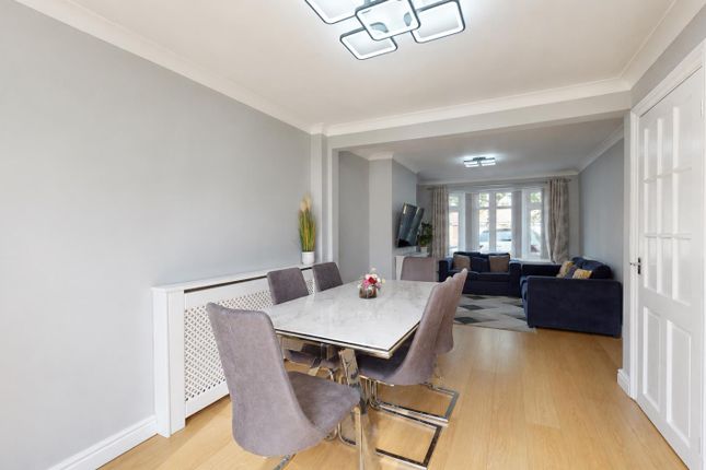 20, Masefield Grove, Bletchley photo 3