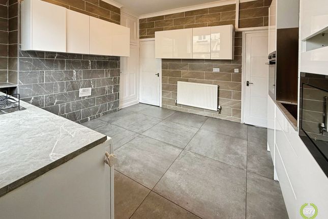 18 Cross Street, Burnley photo 2