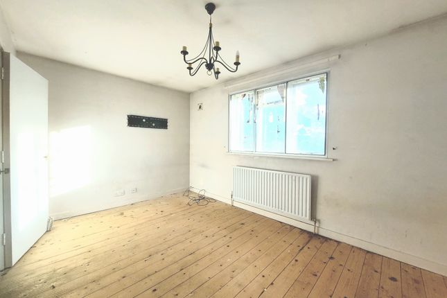 Terraced house to rent in Milan Road, Southall, Uxbridge
