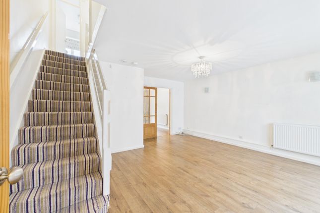Bardolph Avenue, Surrey photo 3