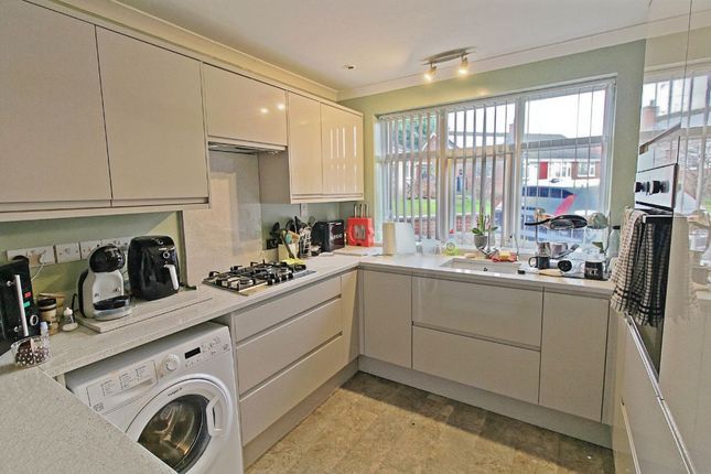 12 Dart Close, Leicester photo 4