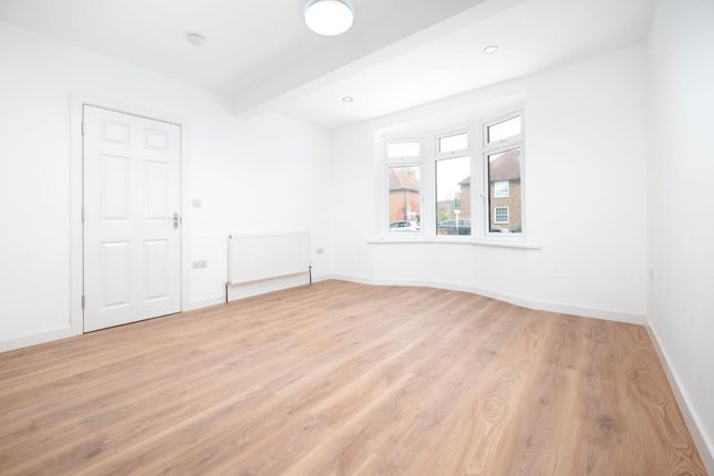 30, Greatdown Road, London photo 3