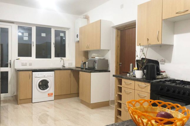 Room to rent in Shrewsbury Road, Forest Gate, London