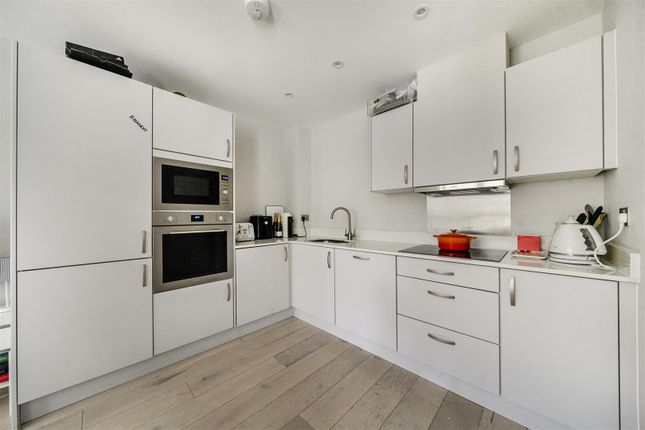 Flat 5, Harrier House, Antoinette Close, Kingston Upon Thames photo 3