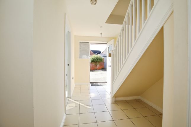 7, Yarrow Close, Andover photo 2