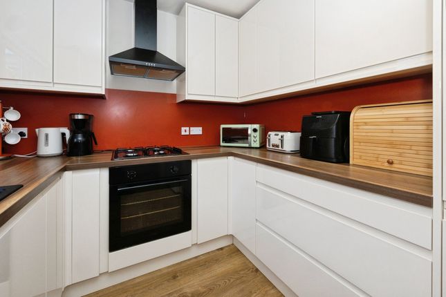 1, Ayrshire Close, Ashford photo 2