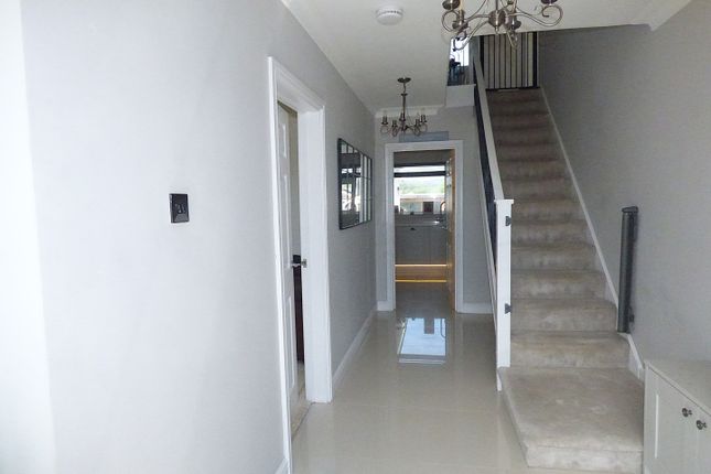 8, Ocean View Close, Swansea photo 2
