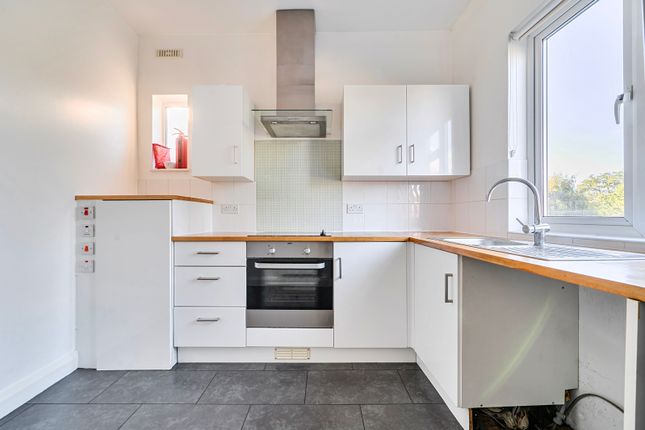 66a,, Pinner Green, Pinner photo 3