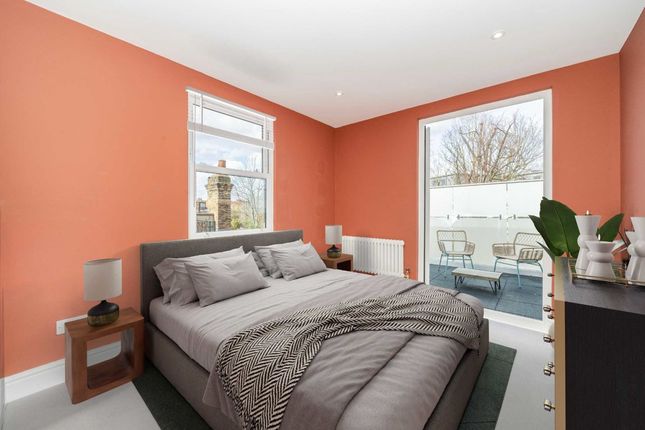Terraced house to rent in Ormeley Road, London