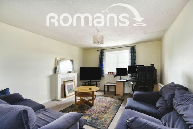 19, Thorley Court, Swindon photo 3