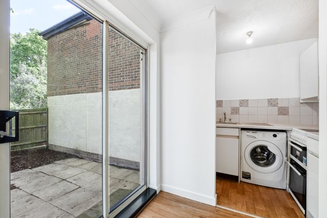 23, Oakdene Mews, Sutton photo 4