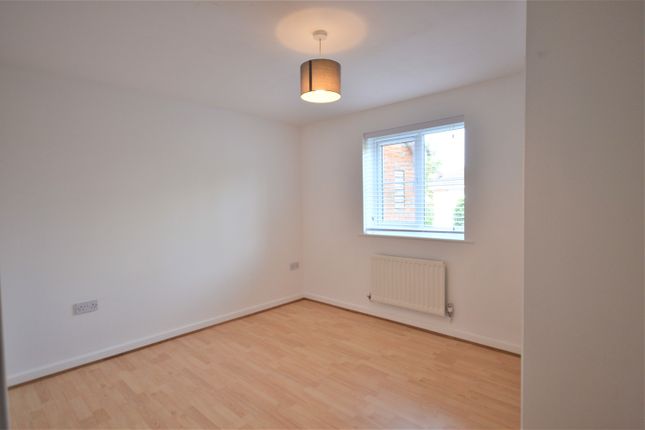 27, Royal Huts Avenue, Surrey photo 5
