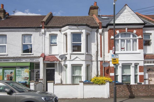 Flat for sale in Devonshire Road, Colliers Wood, London