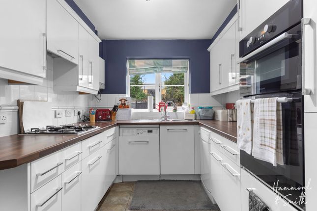 9 Gorefeld, Bishop's Stortford photo 2