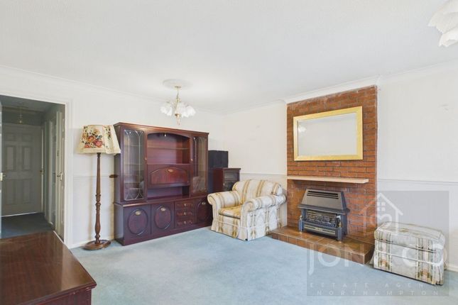 2, Woodhall Close, Northampton photo 2