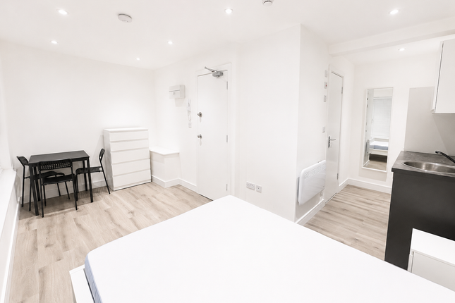 Room 3, Staines Road East, Sunbury-on-Thames photo 2