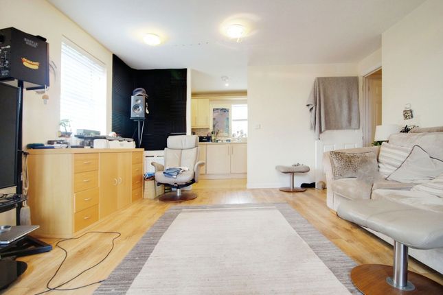 38 Deneb Drive, Swindon photo 4
