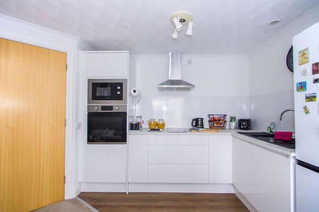 18 Penarth House, Stanwell Road, Penarth photo 3