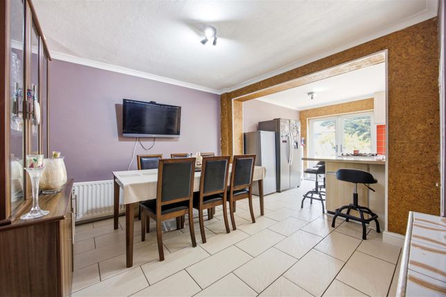 10, Chaucer Avenue, Hayes photo 4