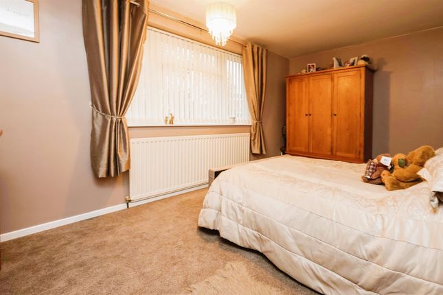 Town house for sale in High Clere, Cradley Heath
