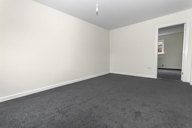 3, Hallford Court, Spodden Fold, Rochdale photo 4
