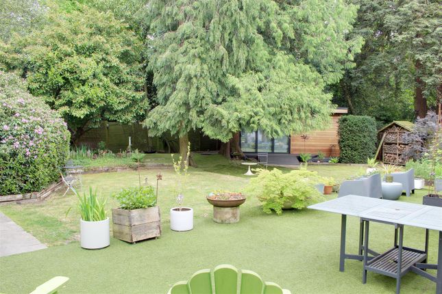 13, Cranmer Close, Little Heath photo 4