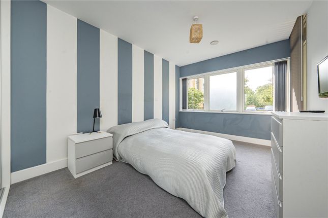 Flat 2, Exeter House,, Frazer Nash Close, Isleworth photo 4