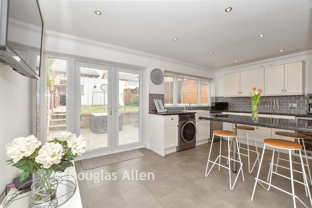 335, Upper Rainham Road, Hornchurch photo 3