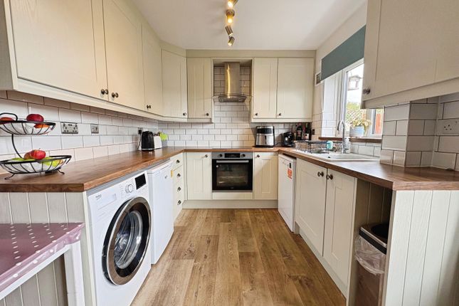 10, Whitcross, Yeovil photo 3