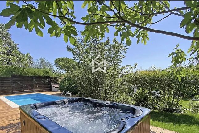 Villa for sale in Le Rouret, 06650, France