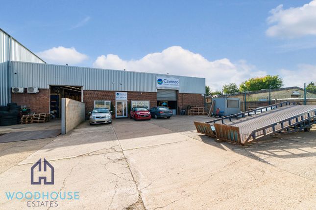 Warehouse to let in Station Approach, Waltham Cross