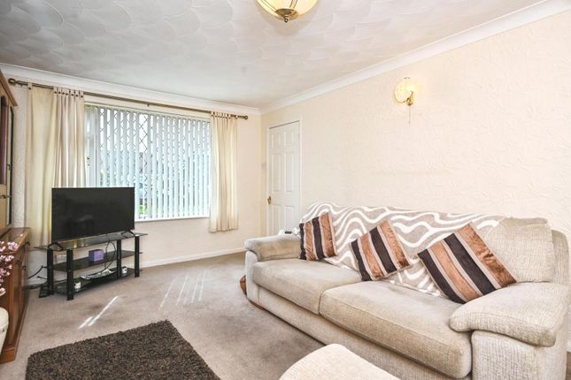 6, Burnham Close, Warrington photo 4