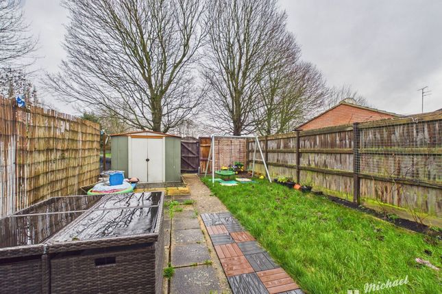 24 Humber Drive, Aylesbury photo 3