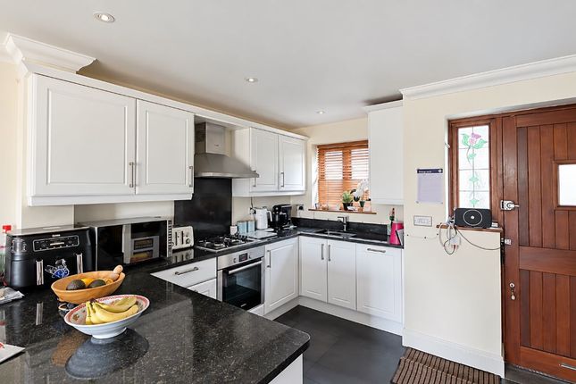 2, Bury Mews, Romford photo 3