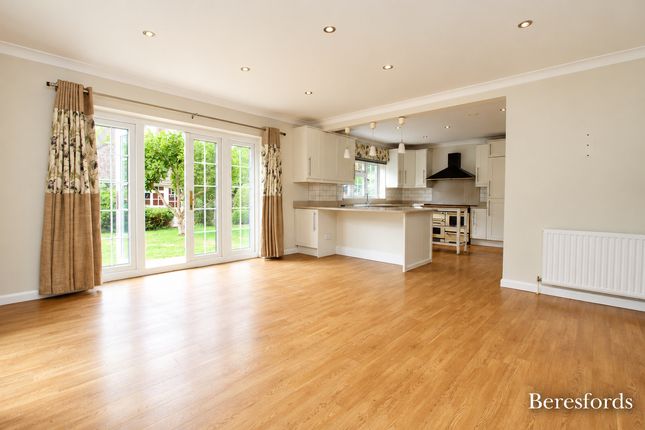156, Hanging Hill Lane, Brentwood photo 5