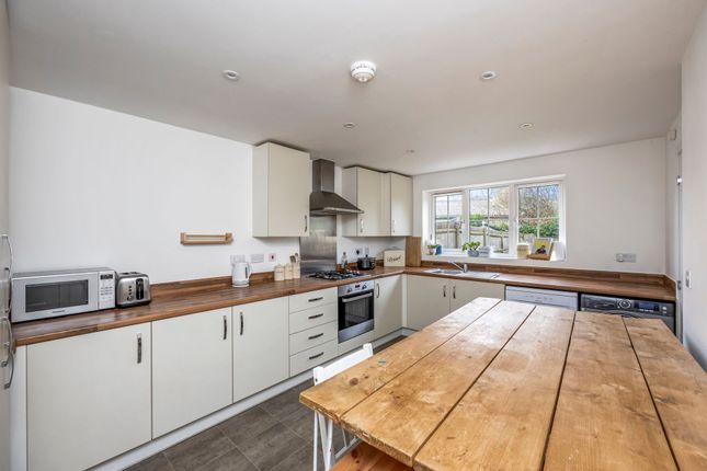 25 Thompson Drive, Pulborough photo 2