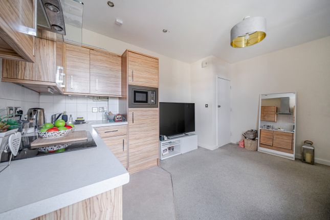 Flat 2, 36, Southcliff Road, Southampton photo 3