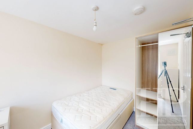 Thumbnail Room to rent in Friars Rookery, Crawley