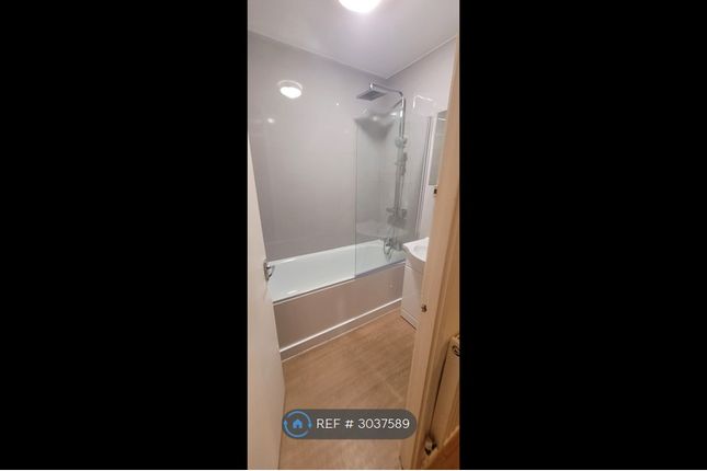 Flat, Longmoor Point Norley Vale, London photo 2