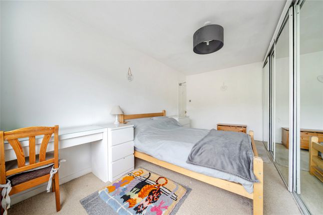 21, Ravens Mount, West Yorkshire photo 4