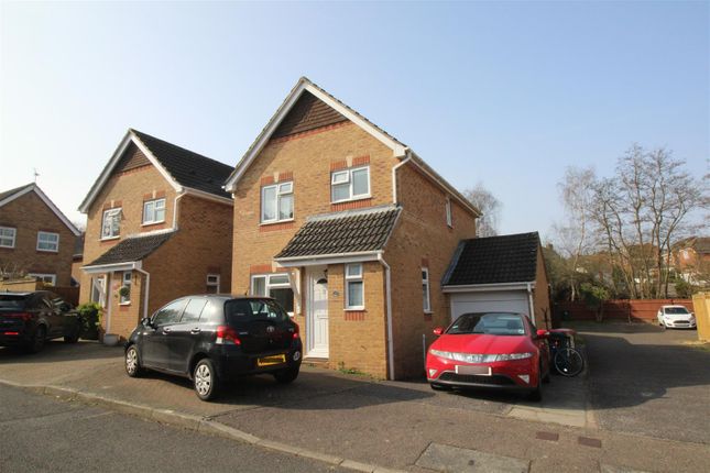 Thumbnail Property to rent in Stable Close, Maidenbower, Crawley, West Sussex.
