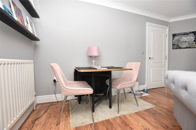 10, Chestnut Gardens, Leeds photo 4