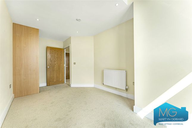 Flat for sale in Kingsway, North Finchley, London