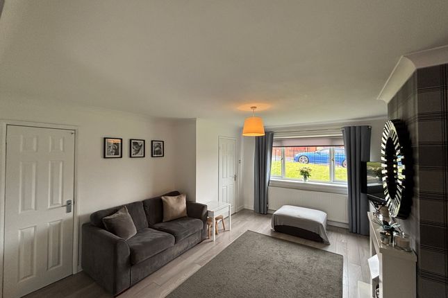 82 Bracadale Road, Glasgow photo 3
