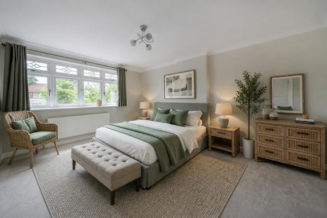 26, Highcombe Close, London photo 4