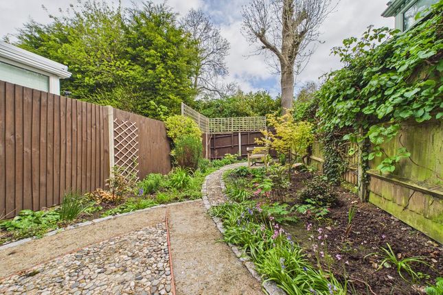 18, Willowbank Gardens, Tadworth photo 4